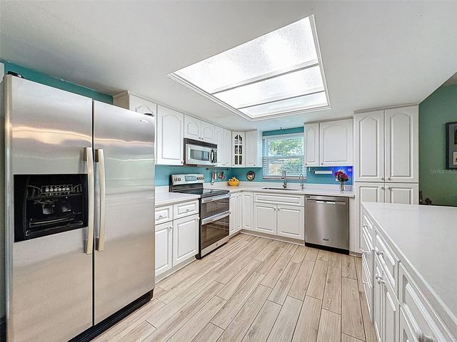 7923 SINGING COURT PLACE, Tampa, FL 33615