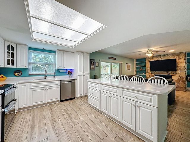 7923 SINGING COURT PLACE, Tampa, FL 33615