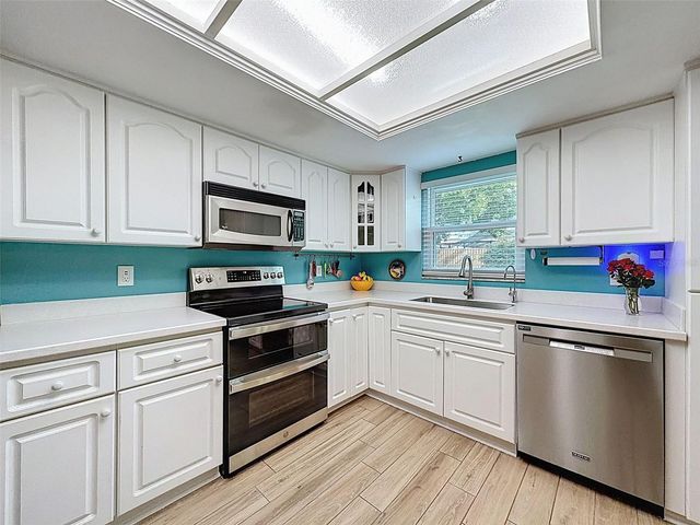 7923 SINGING COURT PLACE, Tampa, FL 33615