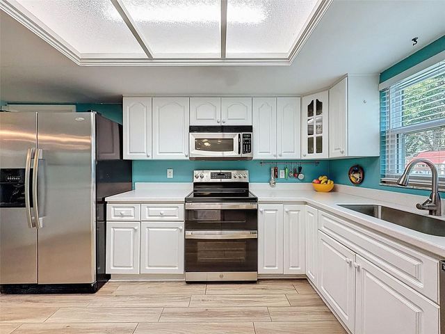 7923 SINGING COURT PLACE, Tampa, FL 33615