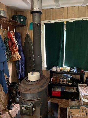 8190 Forest 2447 Road, Florence T-wi, WI 54121