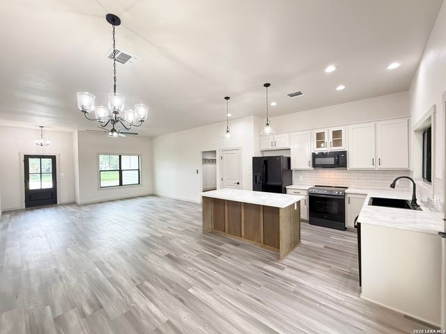 1206 DEVINE DR, Devine, TX 78016