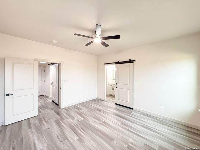 1206 DEVINE DR, Devine, TX 78016