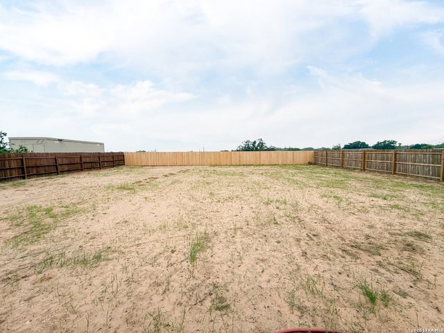 1206 DEVINE DR, Devine, TX 78016