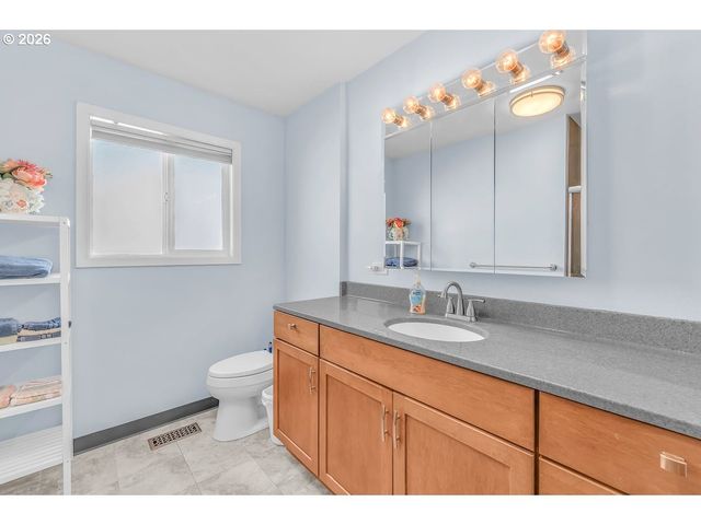 1104 STANFIELD Rd, Woodburn, OR 97071