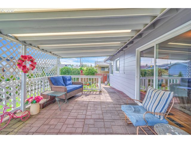 1104 STANFIELD Rd, Woodburn, OR 97071
