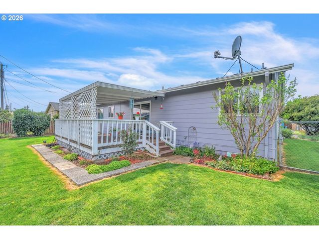 1104 STANFIELD Rd, Woodburn, OR 97071