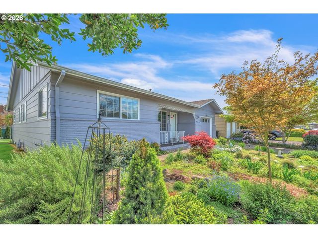 1104 STANFIELD Rd, Woodburn, OR 97071