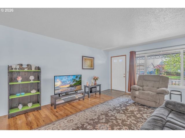 1104 STANFIELD Rd, Woodburn, OR 97071