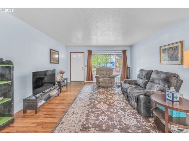 1104 STANFIELD Rd, Woodburn, OR 97071