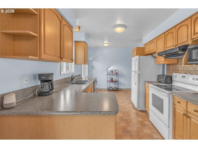 1104 STANFIELD Rd, Woodburn, OR 97071
