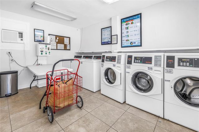 6960 SUNSET DRIVE S 1A, South Pasadena, FL 33707