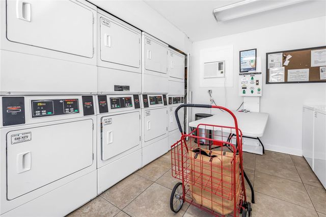 6960 SUNSET DRIVE S 1A, South Pasadena, FL 33707