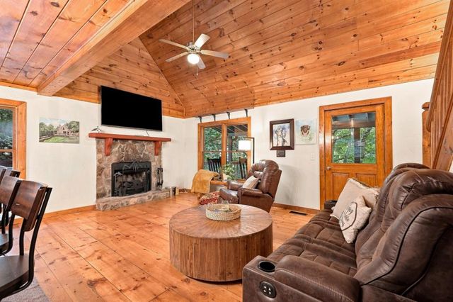 19 Blackberry Falls Lane, Ellijay, GA 30536