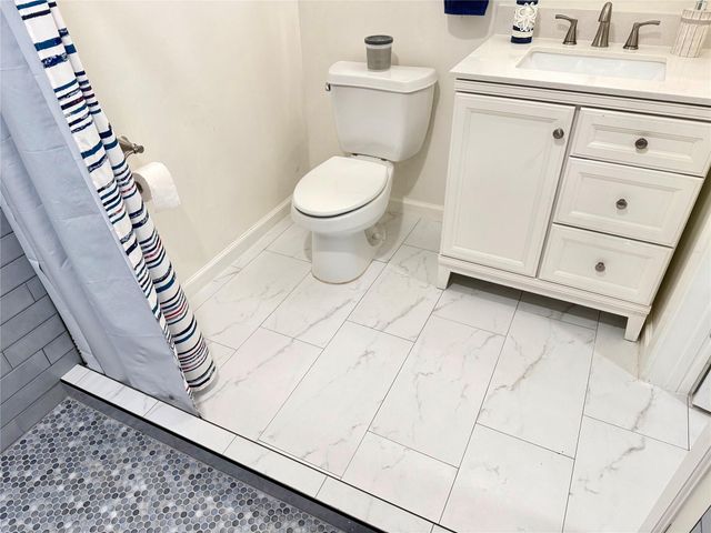 981 Nassau Drive, Crystal Beach, TX 77650