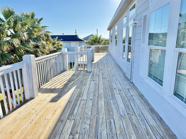 981 Nassau Drive, Crystal Beach, TX 77650