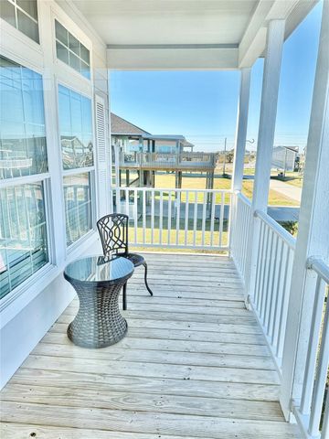 981 Nassau Drive, Crystal Beach, TX 77650