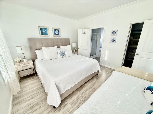 981 Nassau Drive, Crystal Beach, TX 77650