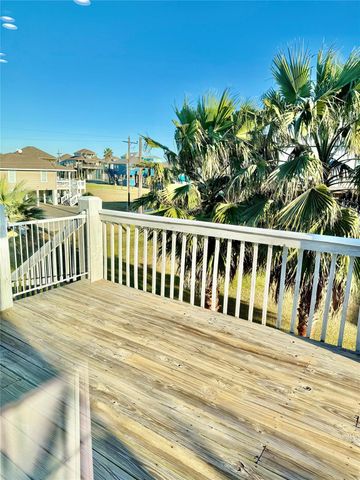 981 Nassau Drive, Crystal Beach, TX 77650