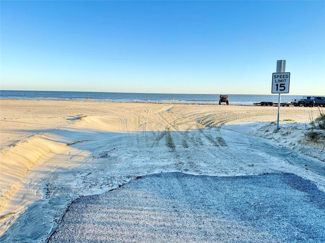 981 Nassau Drive, Crystal Beach, TX 77650