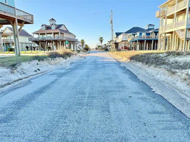 981 Nassau Drive, Crystal Beach, TX 77650