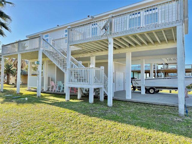 981 Nassau Drive, Crystal Beach, TX 77650