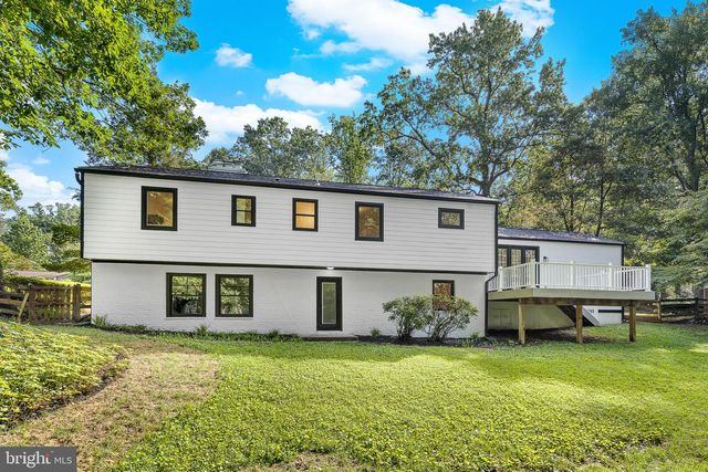 6353 CROSSWOODS DR, Falls Church, VA 22044