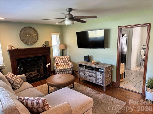 600 W Cama Street 8, Charlotte, NC 28217