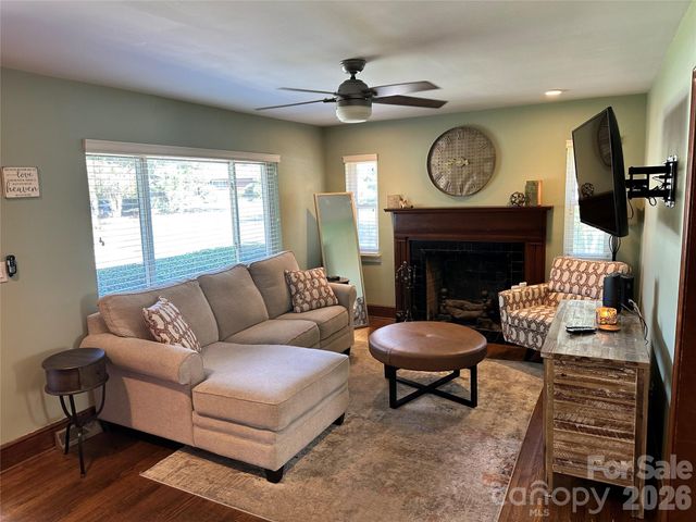 600 W Cama Street 8, Charlotte, NC 28217