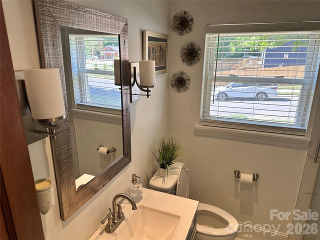 600 W Cama Street 8, Charlotte, NC 28217