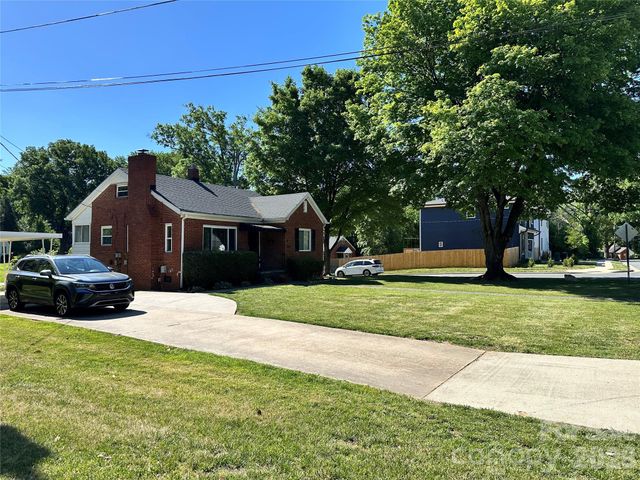 600 W Cama Street 8, Charlotte, NC 28217