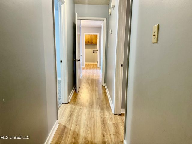 123 Fairoaks Drive, Jackson, MS 39212