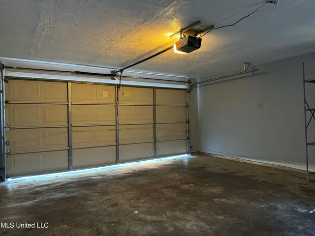 123 Fairoaks Drive, Jackson, MS 39212