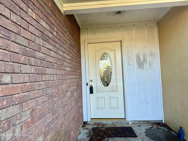 123 Fairoaks Drive, Jackson, MS 39212