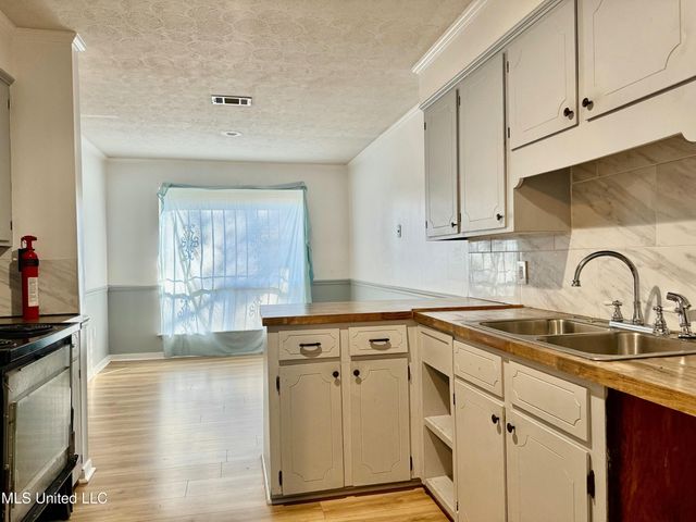 123 Fairoaks Drive, Jackson, MS 39212