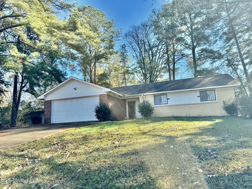 123 Fairoaks Drive, Jackson, MS 39212