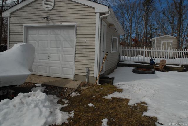 137 Carleton Drive E, Shirley, NY 11967