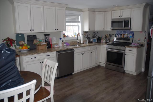 137 Carleton Drive E, Shirley, NY 11967