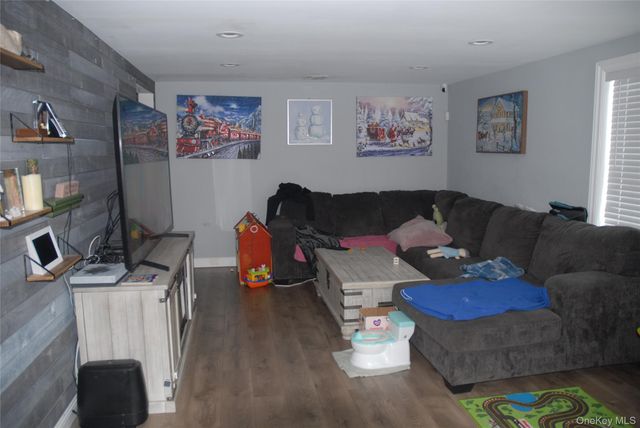 137 Carleton Drive E, Shirley, NY 11967