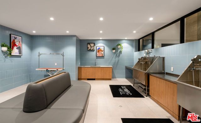 230 W Olympic Boulevard 4703, Los Angeles, CA 90015