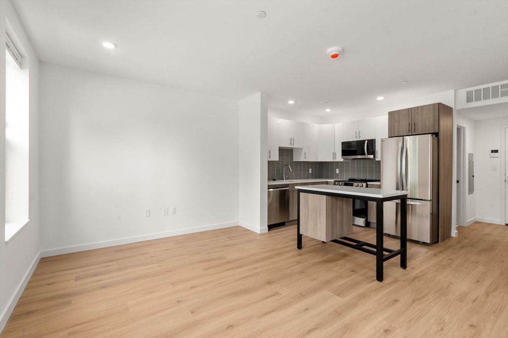 40 Centre St 206, Brookline, MA 02446