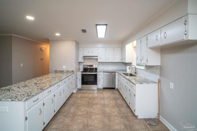 5605 Crestwood Dr, Milton, FL 32583