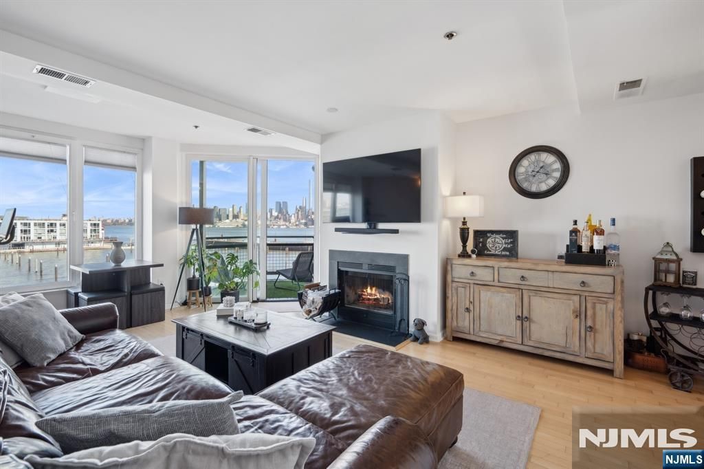 600 Harbor Boulevard 949, Weehawken, NJ 07086