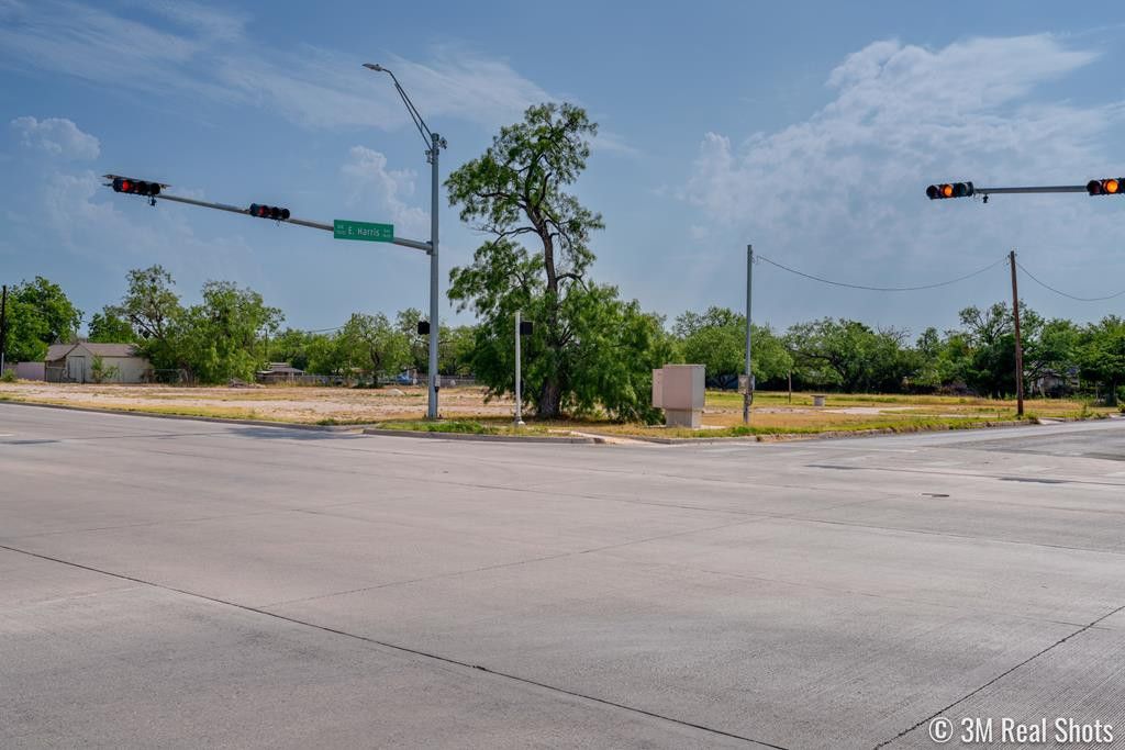 Image 1 of property listing at 6 N Bell Street, San Angelo, TX 76903
