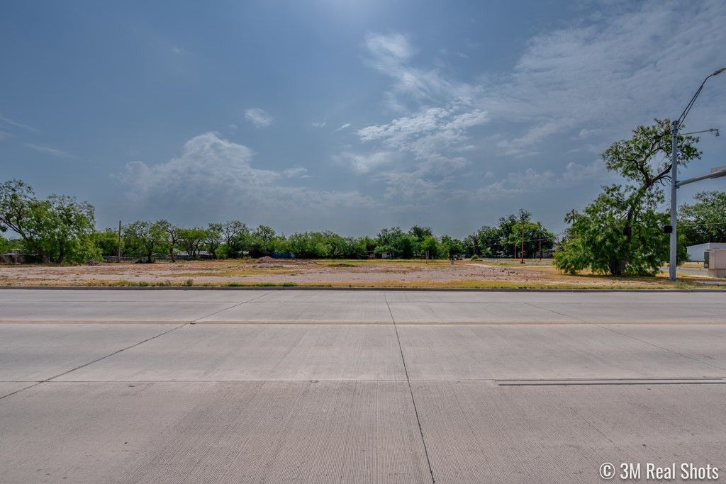 Image 4 of property listing at 6 N Bell Street, San Angelo, TX 76903