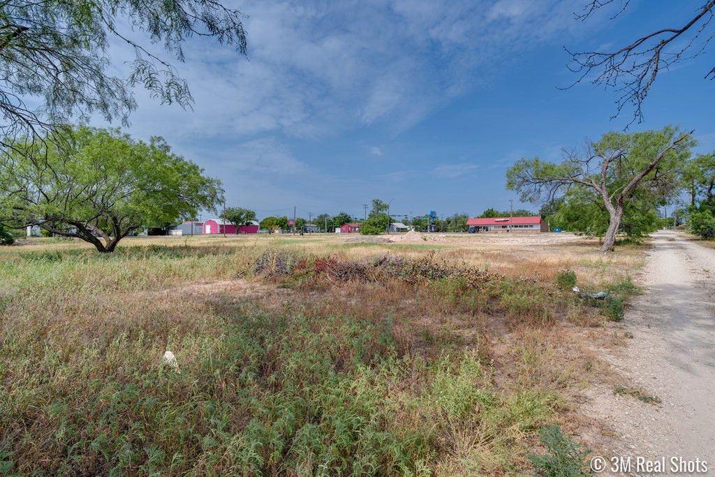 Image 8 of property listing at 6 N Bell Street, San Angelo, TX 76903