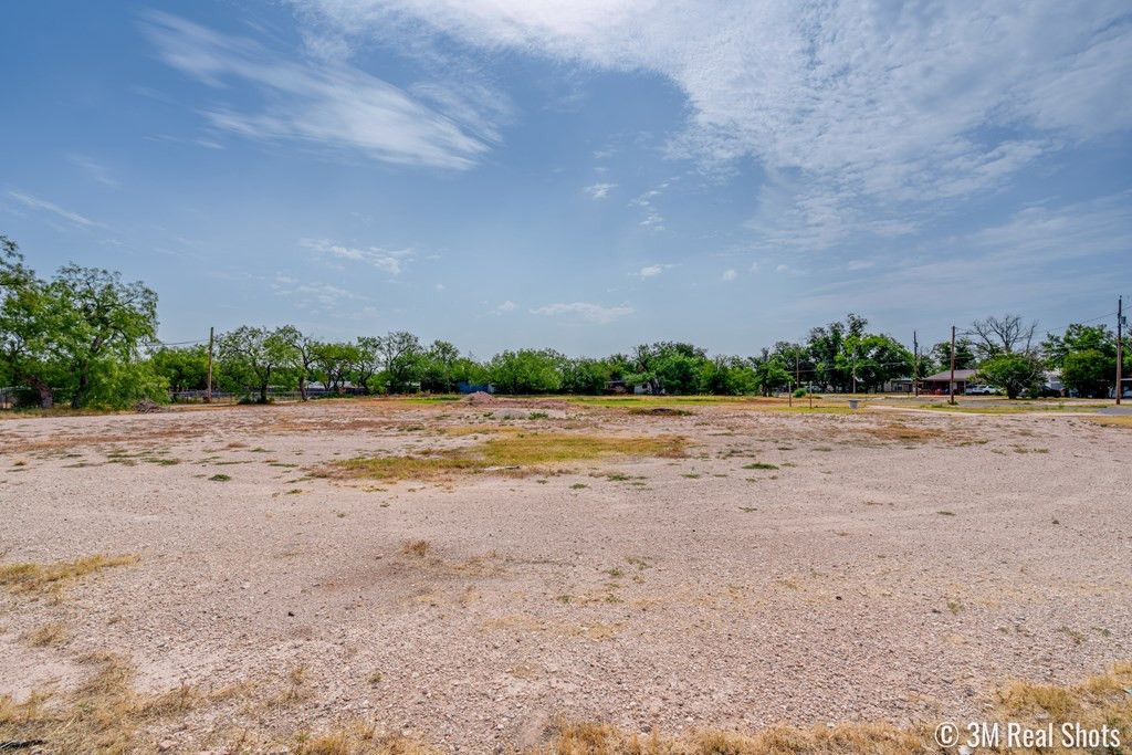 Image 9 of property listing at 6 N Bell Street, San Angelo, TX 76903