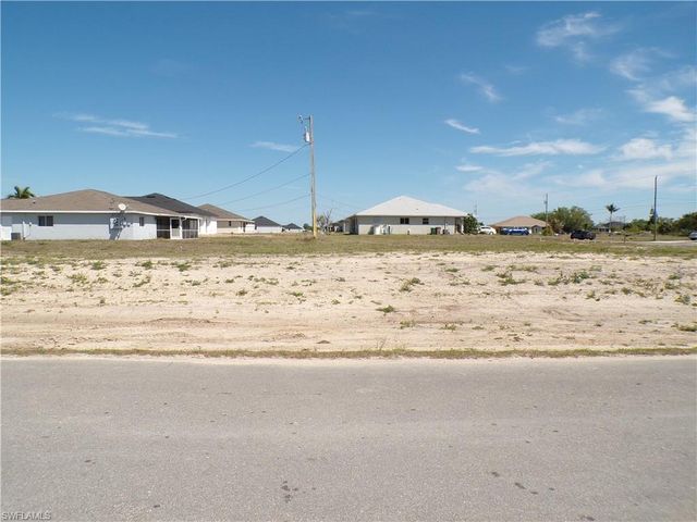 825 NE 15th LN, Cape Coral, FL 33909