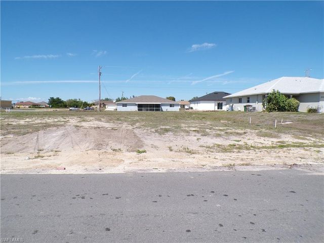 825 NE 15th LN, Cape Coral, FL 33909