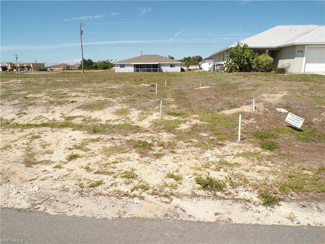 825 NE 15th LN, Cape Coral, FL 33909